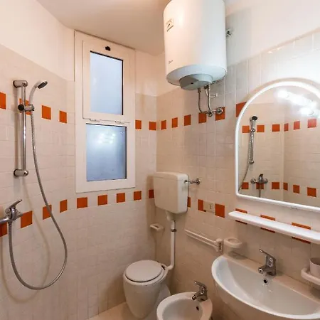 Villaggio Tivoli דירה ביביונה